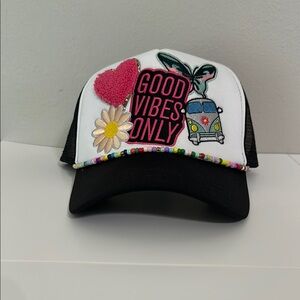 Black and White 'Good Vibes Only' Cap